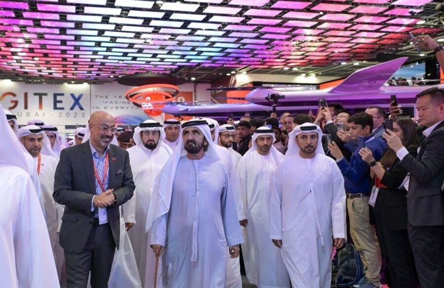 محمد بن راشد آل مکتوم در نمایشگاه جیتکس دبی